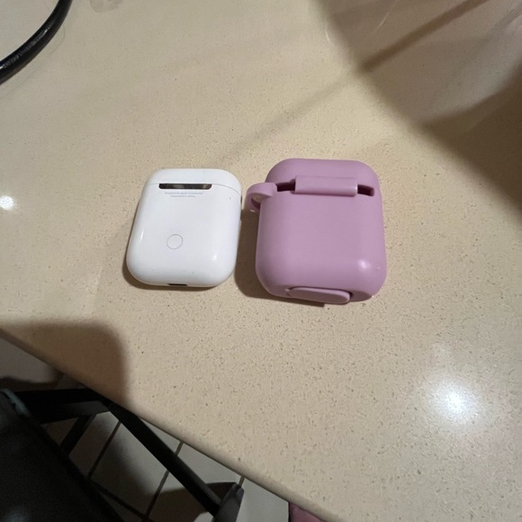 Apple AirPods 1st generation EUC work I just got a new pair so selling these - Picture 3 of 4
